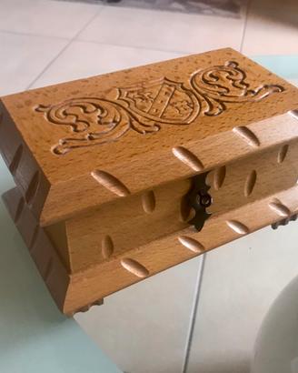 Cofanetto portagioie in legno
