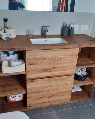 bagno in rovere vecchio cassetti e vano giorno