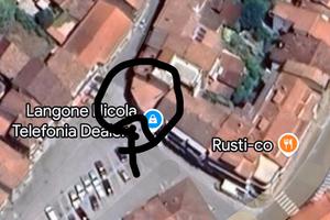 Locale commerciale polla