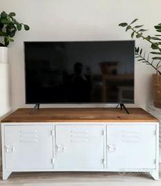 mobile TV stile industriale metallo e legno