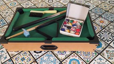 Tavolino da biliardo e tavolo da backgammon