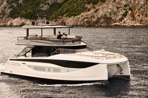 PRESTIGE YACHT M7