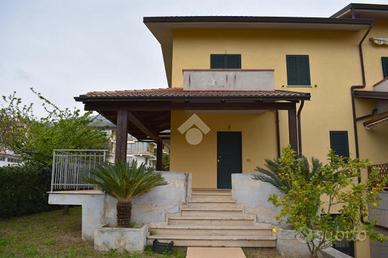 VILLA A SCHIERA A FUSCALDO