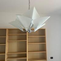 Libreria e lampadario