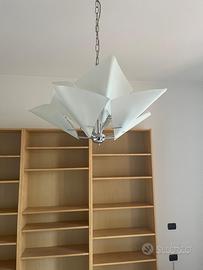 Libreria e lampadario