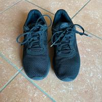 Nike Tanjium nere 43