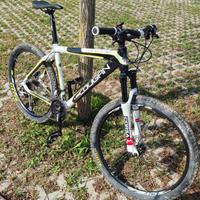 Mountain bike carbonio (Taglia M)