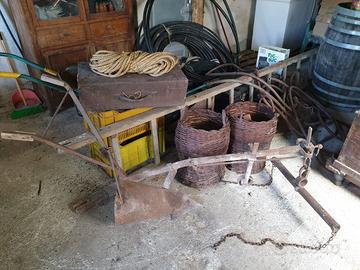 Lotto Antiquariato '900: Aratro, Stadera, Bauletto