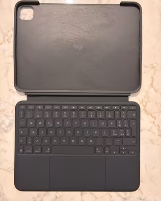 Logitech Combo Touch iPad Pro 11” M4