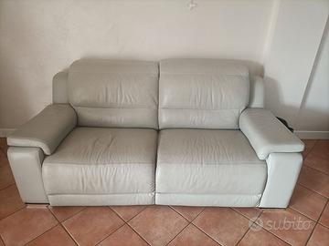 Divano in pelle con 2 meccanismi relax