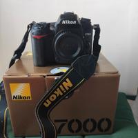 Reflex Nikon D7000 + battery grip MB-D11