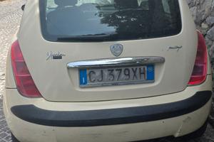 lancia y 