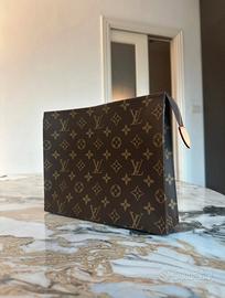 Pochette Trousse Toilette Louis Vuitton 2023
