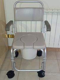 Sedia WC per anziani e disabili con rotelle 