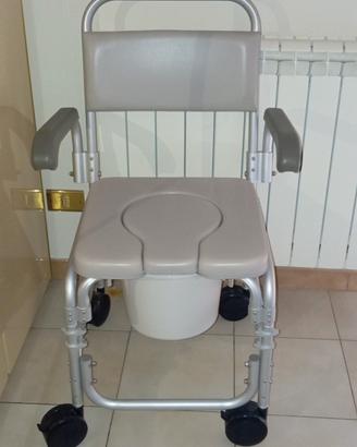 Sedia WC per anziani e disabili con rotelle 