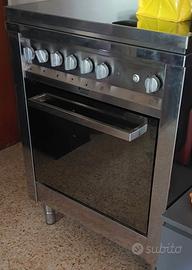 Piano cottura con forno ventilato Ariston