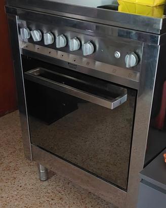 Piano cottura con forno ventilato Ariston