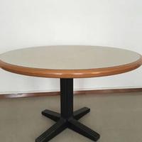 Tavolo da conferenza