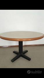 Tavolo da conferenza