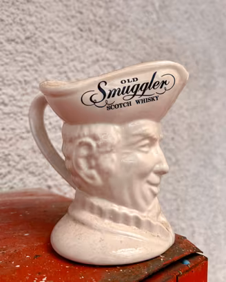 Brocche Whisky Old Smuggler in ceramica