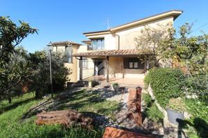 VILLA SINGOLA A CASTELNUOVO DI FARFA