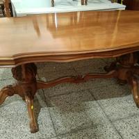 tavolo in stile classico