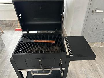 Barbecue a carbonella con altezza regolabile
