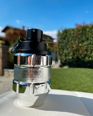 Profumo Spicebomb Metallic Musk di Victor & Rolf