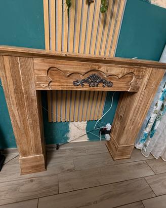 Finto camino in legno