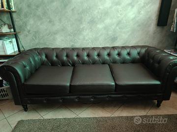Divano 3 posti. Chesterfield 