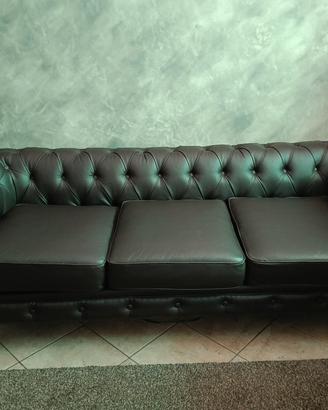 Divano 3 posti. Chesterfield 