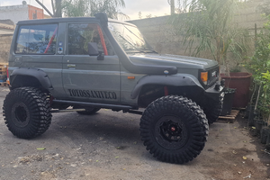 Toyota land cruiser lj 70