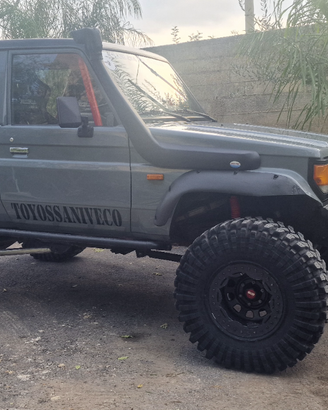 Toyota land cruiser lj 70