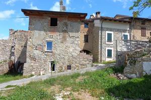 CASA SEMINDIPENDENTE A VERNASCA