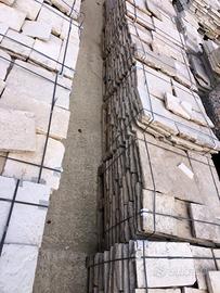 Pietre naturali di recupero selezionate