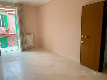 VIA BOLOGNA: 3 vani + acc. al 2° piano, libero