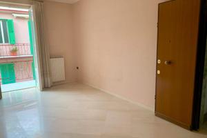 VIA BOLOGNA: 3 vani + acc. al 2° piano, libero