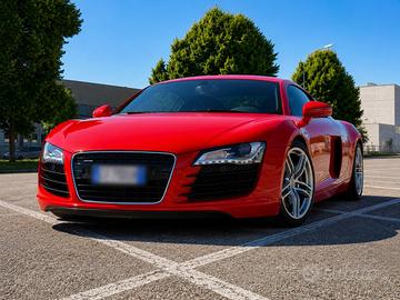 Audi R8 MANUALE