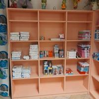 scaffalatura negozio legno