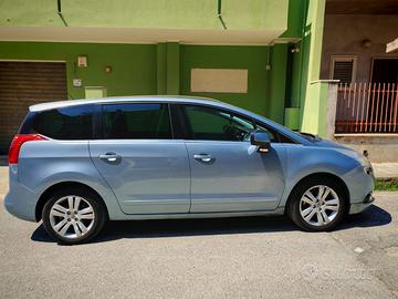 Peugeot 5008 del 2009 in versione "Feline"2.0 HDi