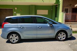 Peugeot 5008 del 2009 in versione "Feline"2.0 HDi
