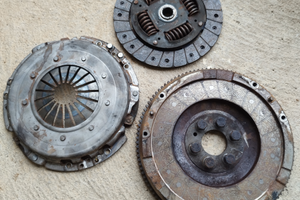 Frizione completa più volano Fiat Doblò e Punto
