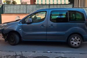 PEUGEOT PARTNER PER RICAMBI 