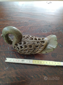 Cigno intagliato nell'alabastro