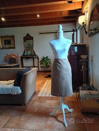 Gonna a tubino. Color tortora. Pura lana vergine