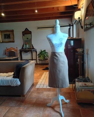 Gonna a tubino. Color tortora. Pura lana vergine