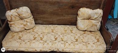 Panca rustica con seduta e cuscini