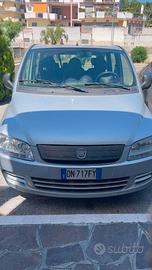 FIAT Multipla 1900 JTD a VASTO (CH)