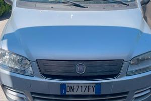 FIAT Multipla 1900 JTD a VASTO (CH)