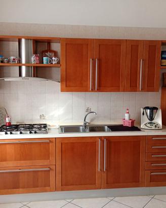Cucina lineare ante in legno